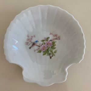 Vintage Porcelin Glazed Shell Decor